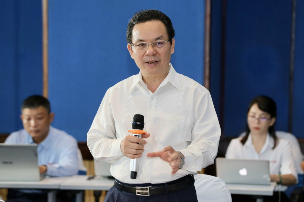 Ông Hoàng Văn Cường, Ủy viên Ủy ban Tài chính - Ngân sách của Quốc hội  phát biểu tại hội thảo