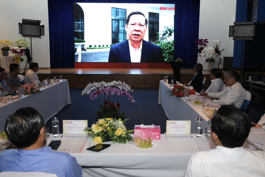 Ông Phan Văn Mãi, Chủ tịch UBND TP Hồ Chí Minh phát biểu trực tuyến tại hội thảo
