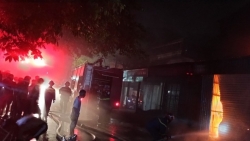Hải Phòng: Cháy lớn tại cửa hàng kinh doanh ống nhựa và quán bia hơi