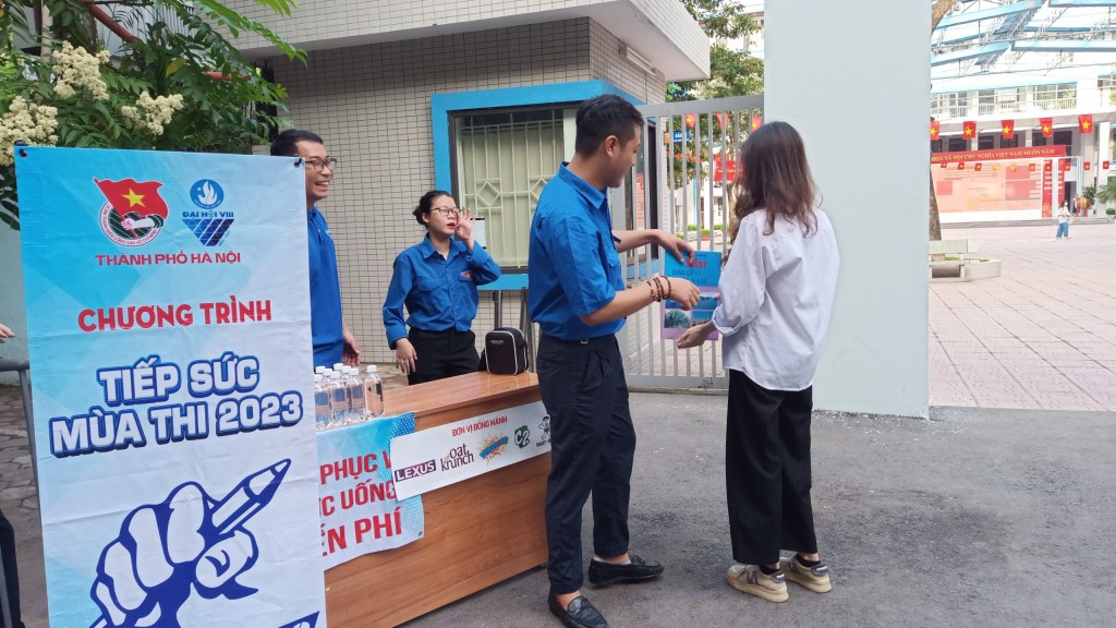 Quên thẻ căn cước, Atlat, nhiều thí sinh được thanh niên tình nguyện hỗ trợ kịp thời