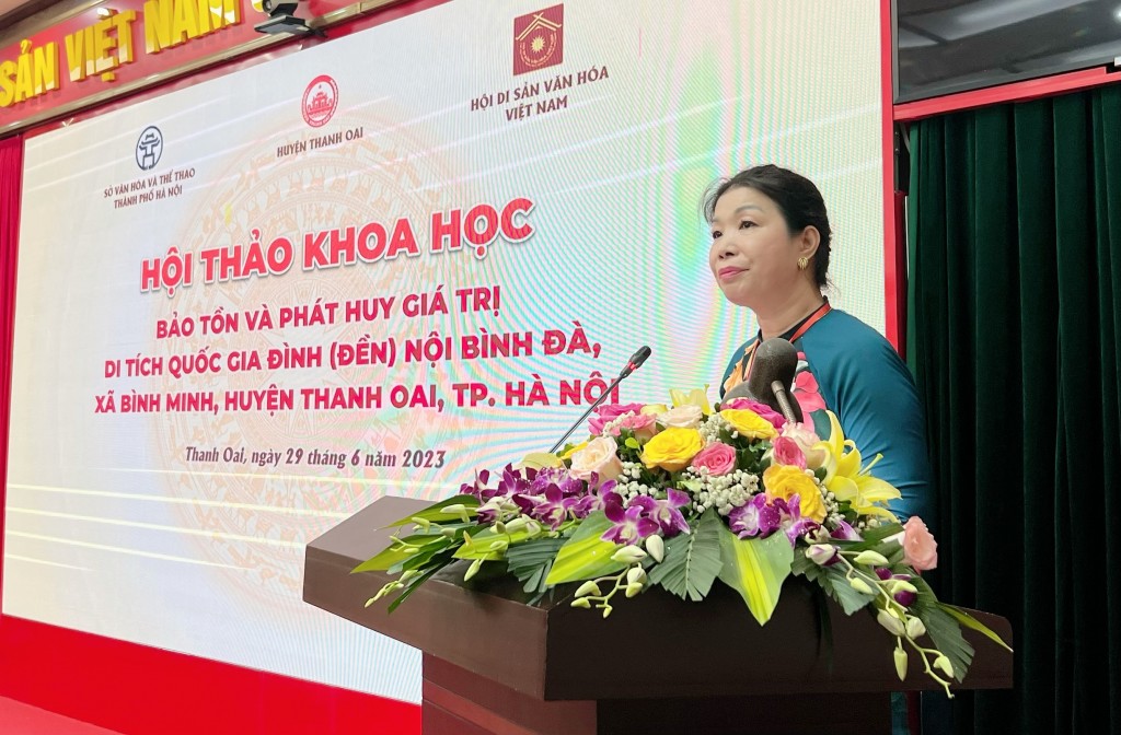 Đồng chí chí Trần Thị Vân Anh - Phó Giám đốc Sở Văn hóa và Thể thao Hà Nội phát biểu đề dẫn Hội thảo