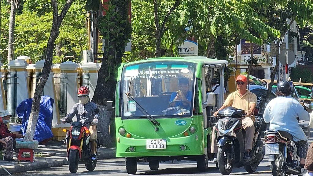 Quảng Nam: Xe điện hoạt động tại TP Hội An vẫn chưa thể đổi sang biển kinh doanh?