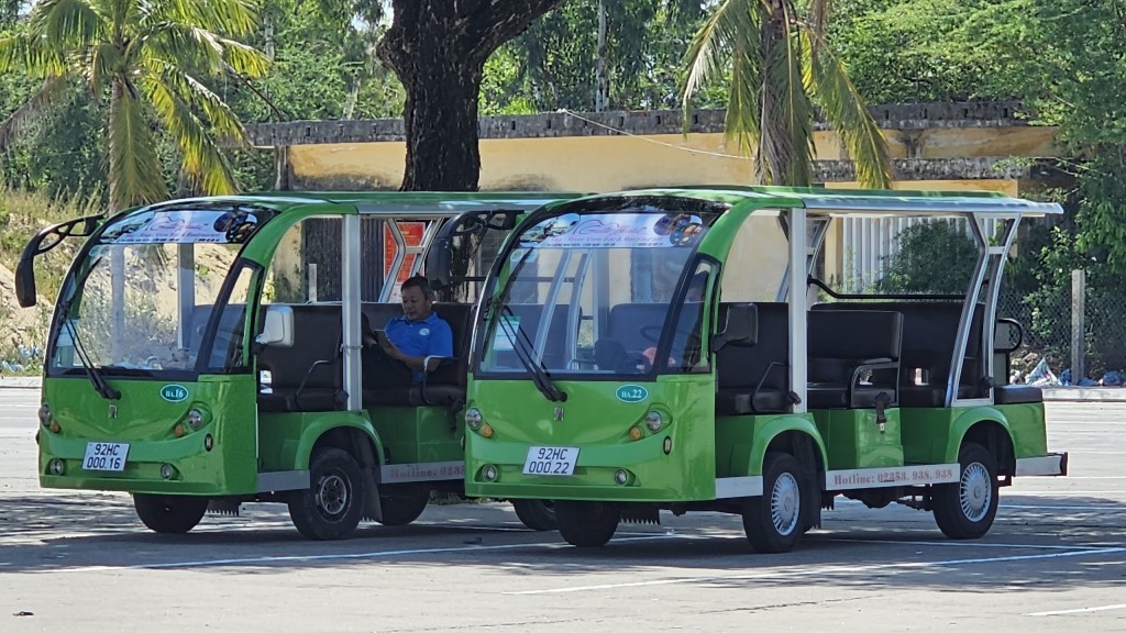 Vướng "thí điểm", xe điện Hội An vẫn chưa thể đổi sang biển vàng