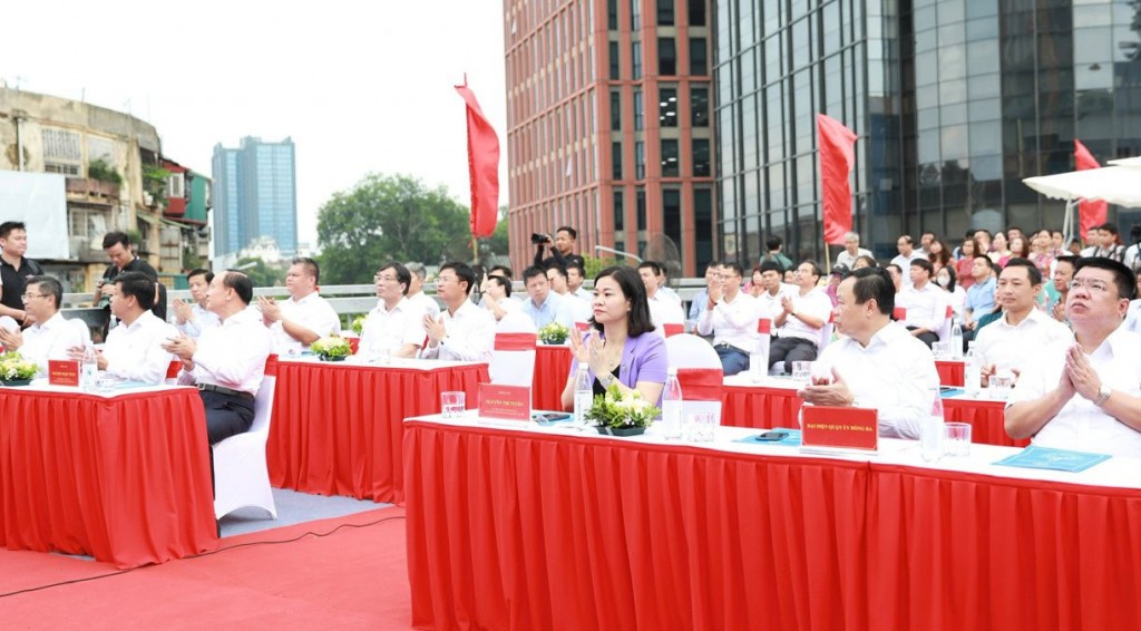 Các đồng chí lãnh đạo thành phố Hà Nội dự lễ khánh thành.