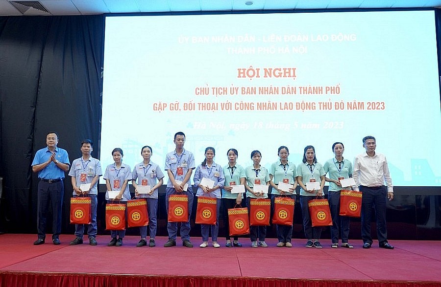 Trao trợ cấp cho 2.665 công nhân lao động có hoàn cảnh khó khăn trong Tháng Công nhân