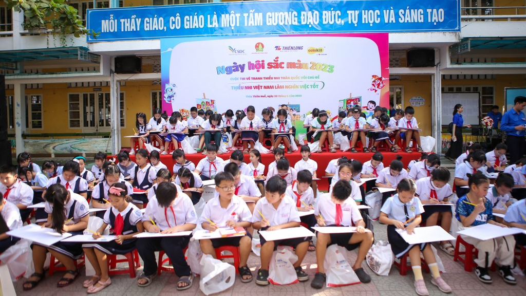 Ngày hội sắc màu thu hút đông đảo học sinh tỉnh Thừa Thiên Huế tham gia 