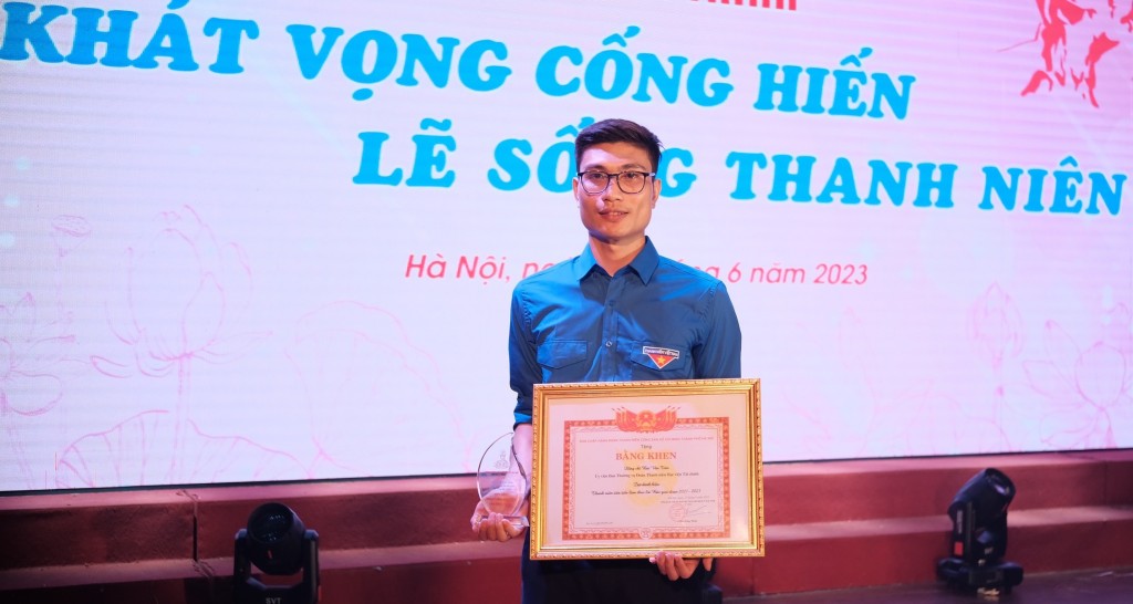 Anh Bủi Văn Tiên được tuyên dương danh hiệu Thanh niên tiên tiến làm theo lời Bác