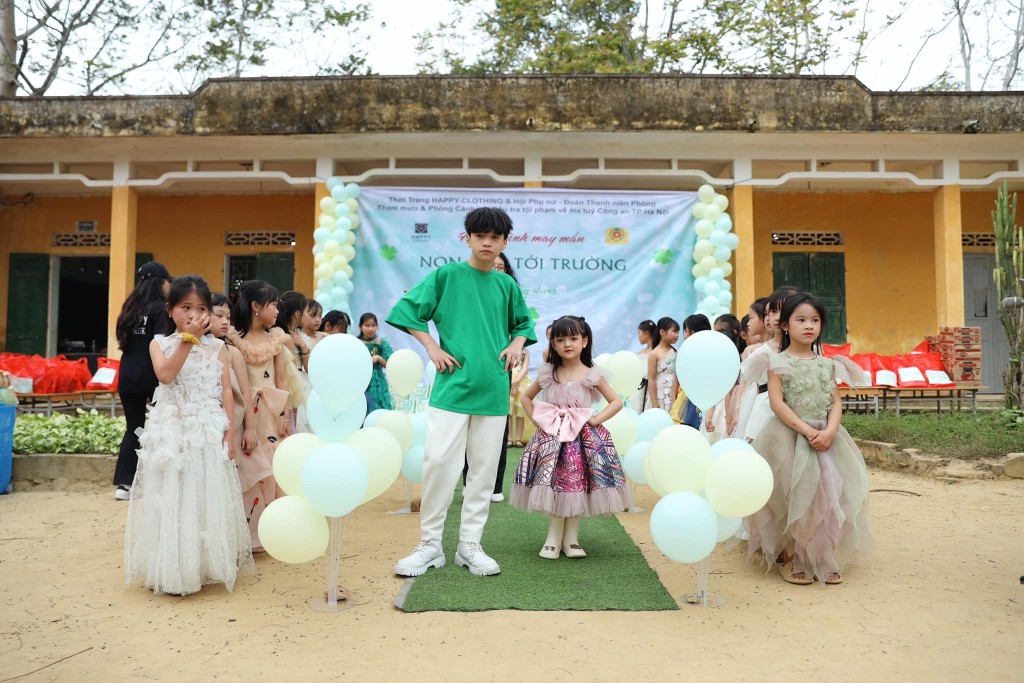 NTK Thảo Nguyễn chung tay mang ngôi trường mơ ước tới các em nhỏ
