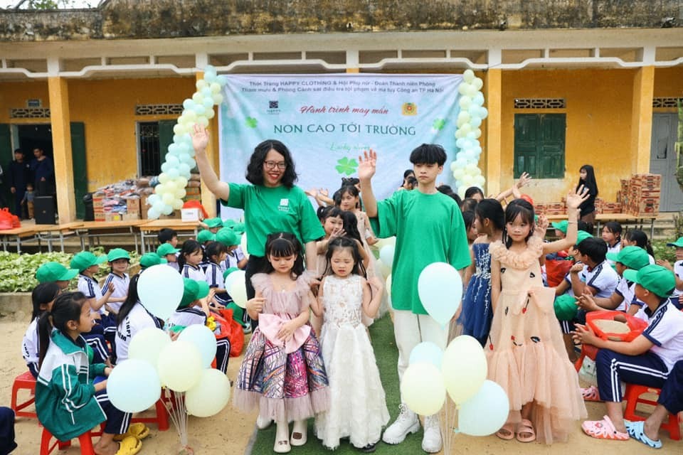 NTK Thảo Nguyễn chung tay mang ngôi trường mơ ước tới các em nhỏ
