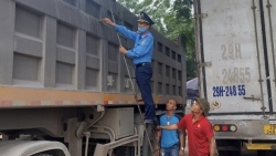 Hà Nội: Lắp camera tại nơi bốc xếp hàng hóa để chống xe quá tải