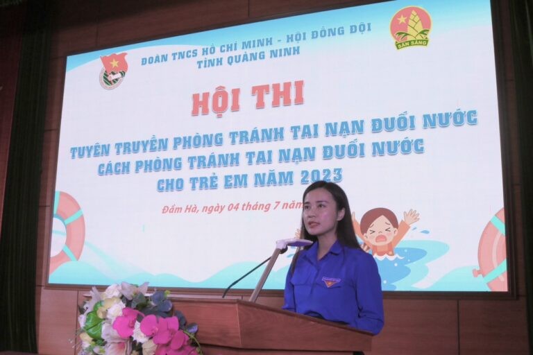 Đồng chí Nguyễn Phương Thảo, Phó Bí thư Tỉnh đoàn, Chủ tịch Hội đồng Đội tỉnh phát biểu khai mạc Hội thi