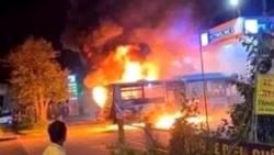 Xe buýt bốc cháy tại cây xăng gần khu công nghiệp Thăng Long, huyện Đông Anh