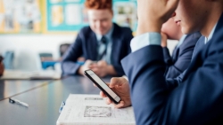 Hà Lan cấm học sinh sử dụng điện thoại trong lớp học từ năm sau