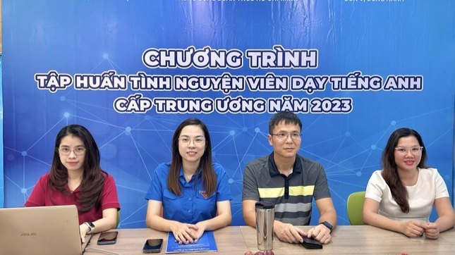 Hơn 200 tình nguyện viên tham gia khóa tập huấn dạy tiếng Anh