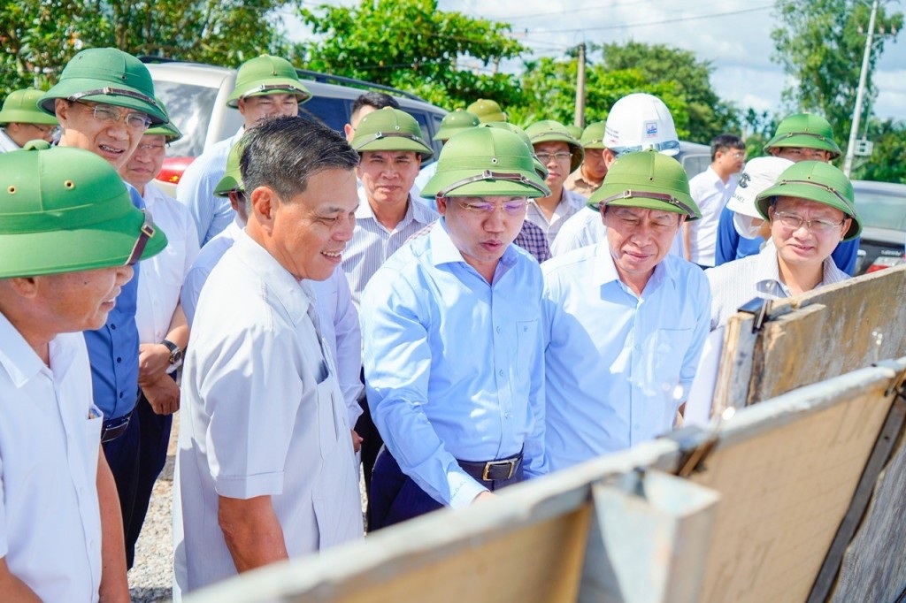 Quyết tâm hoàn thành đúng tiến độ 2 dự án kết nối Hải Phòng và Quảng Ninh