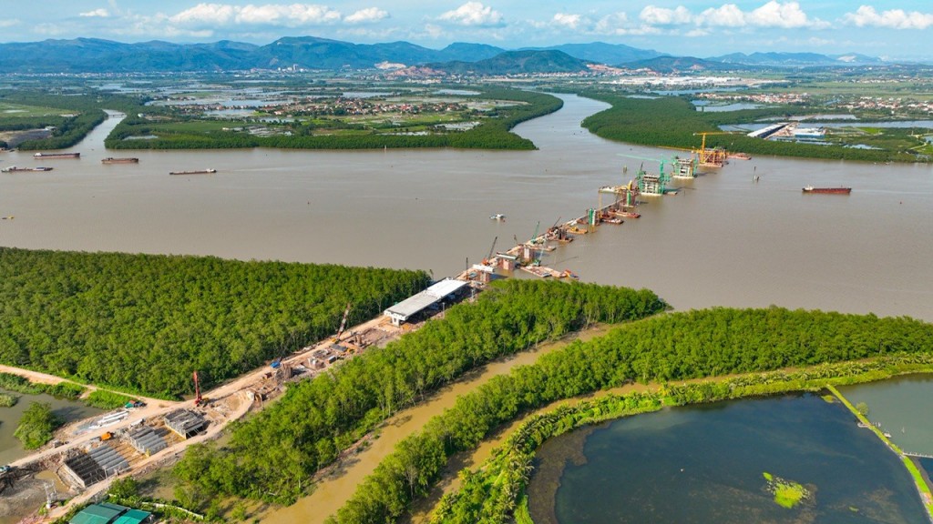 Quyết tâm hoàn thành đúng tiến độ 2 dự án kết nối Hải Phòng và Quảng Ninh
