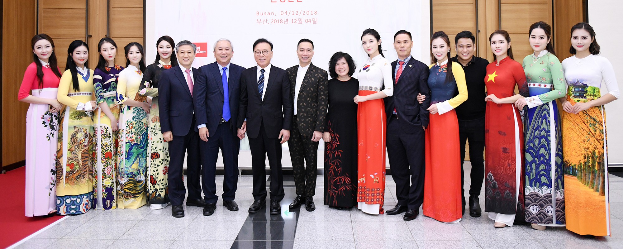 Bài 5: Để hai tiếng “Việt Nam” vang xa hơn