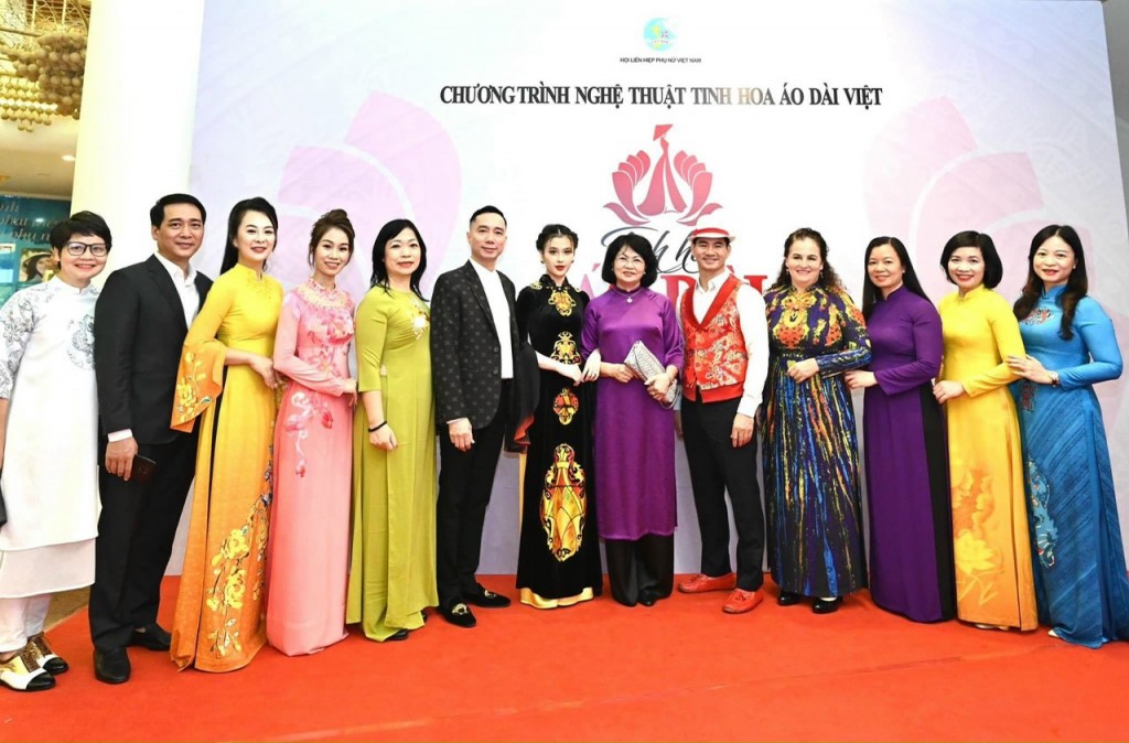 Bài 5: Để hai tiếng “Việt Nam” vang xa hơn