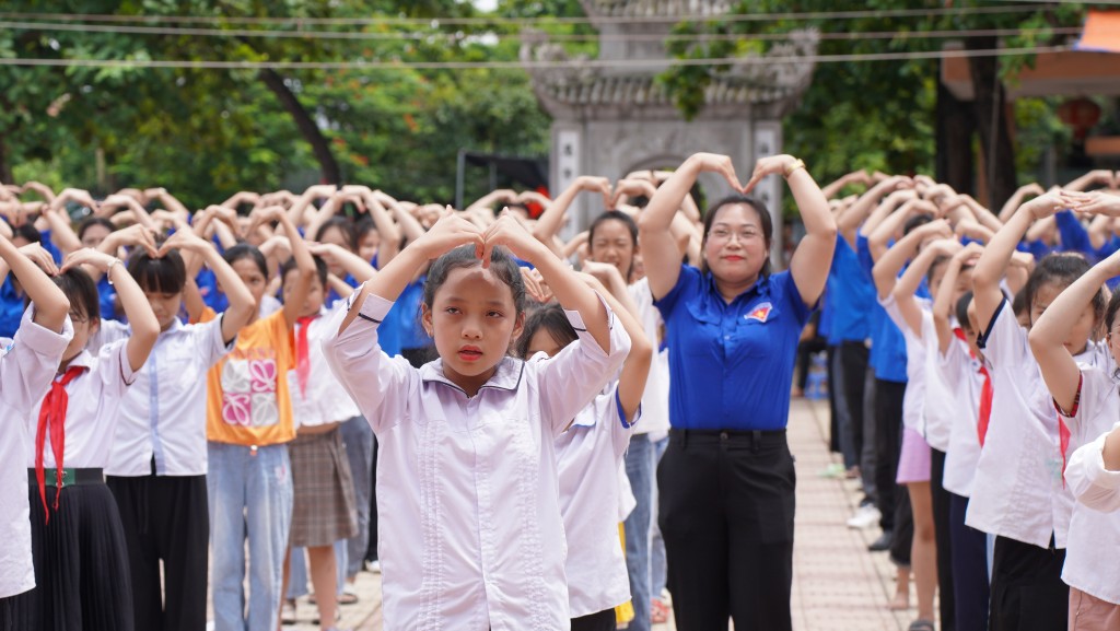 Thiếu nhi huyện Thanh Oai sôi nổi cùng hoạt động trại hè