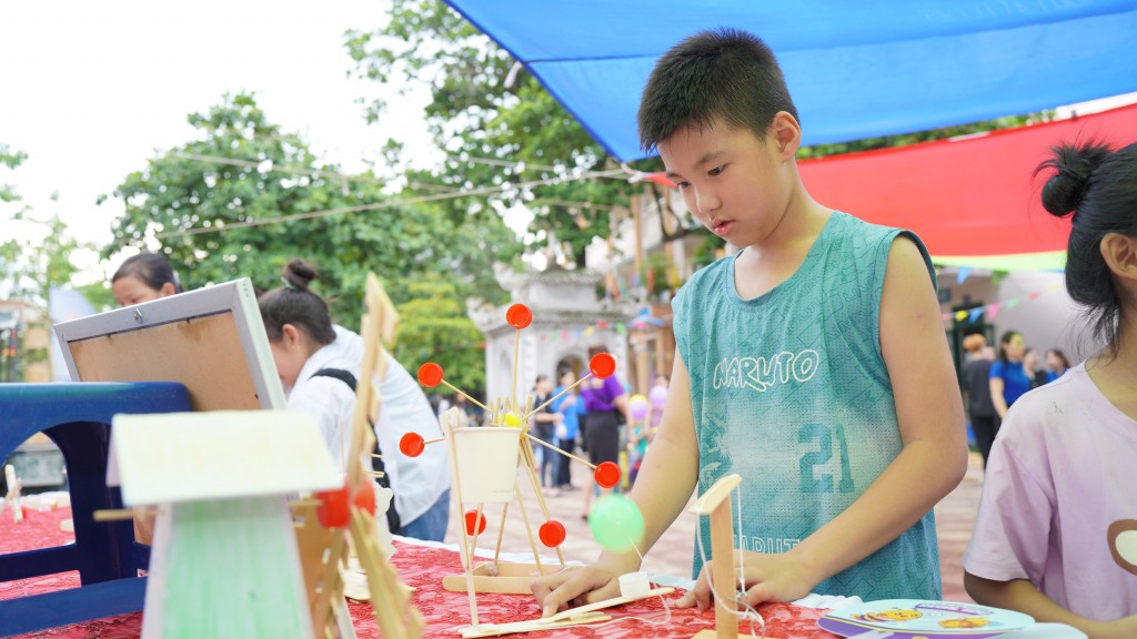 Thiếu nhi huyện Thanh Oai trải nghiệm stem qua những thí nghiệm đơn giản Thiếu nhi huyện Thanh Oai trải nghiệm stem qua những thí nghiệm đơn giản