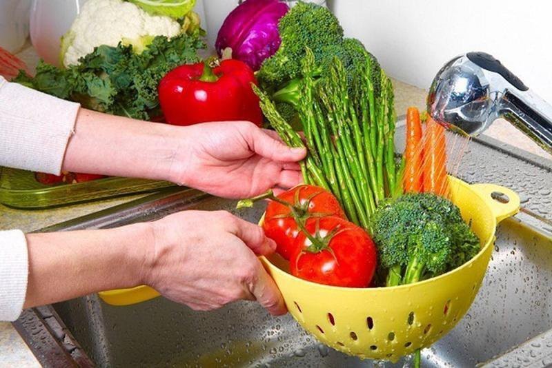 Người dân cần chú ý rửa rau đảm bảo an toàn vệ sinh thực phẩm