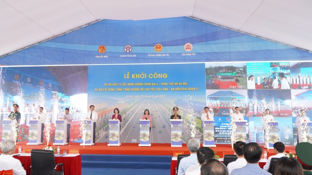 Nghi lễ khởi công dự án Đường Vành đai 4 tại xã Tam Hưng, Thanh Oai, Hà Nội