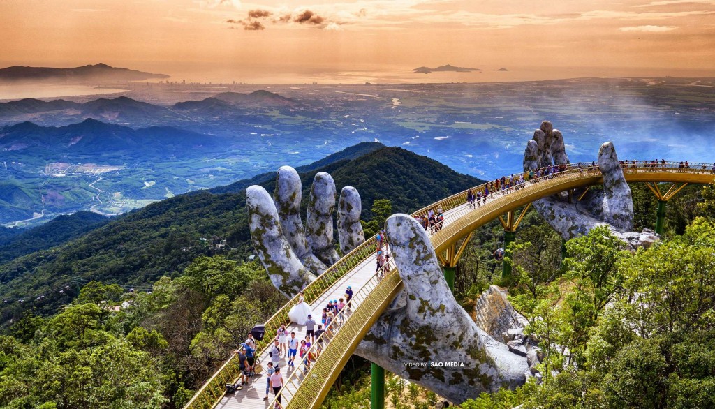 Cầu Vàng huyền thoại tại Sun World Ba Na Hills