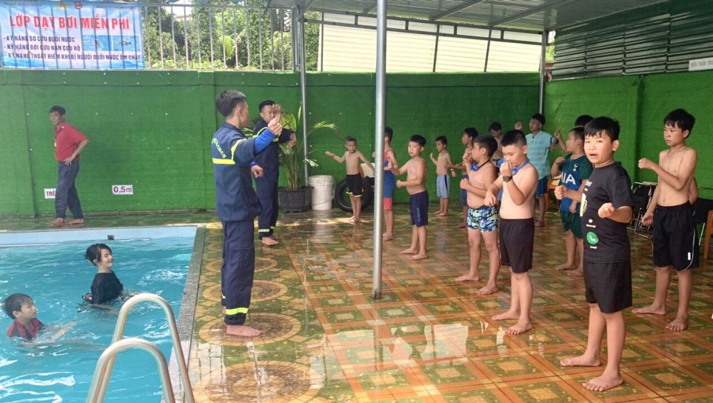 Từ 2022 đến nay, Công an huyện Đắk Mil đã chủ trì tổ chức 8 lớp thực hiện chương trình hướng dẫn kỹ năng phòng, chống đuối nước cho trẻ em trên địa bàn