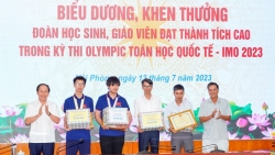 Hải Phòng khen thưởng học sinh đoạt huy chương Olympic Toán học quốc tế