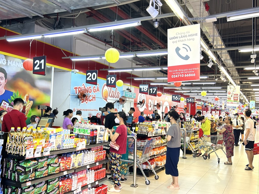 Áp dụng chính sách giảm thuế VAT và triển khai nhiều chương trình khuyến mại, WinMart ghi nhận lượng người mua sắm tăng cao