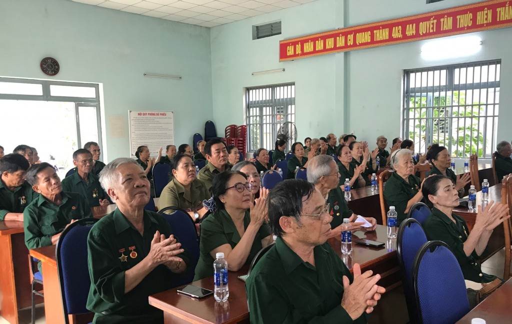 Đây là dịp để các cựu thanh niên xung phong quận Liên Chiểu gặp mặt ôn lại truyền thống 73 năm xây dựng và phát triển của lực lượng TNXP Việt Nam