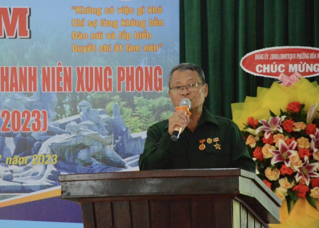 Ông Bùi Viết Xứng, Phó Chủ tịch Hội Cựu TNXP quận Liên Chiểu đọc diễn văn kỷ niệm 73 năm xây dựng và phát triển của lực lượng TNXP Việt Nam