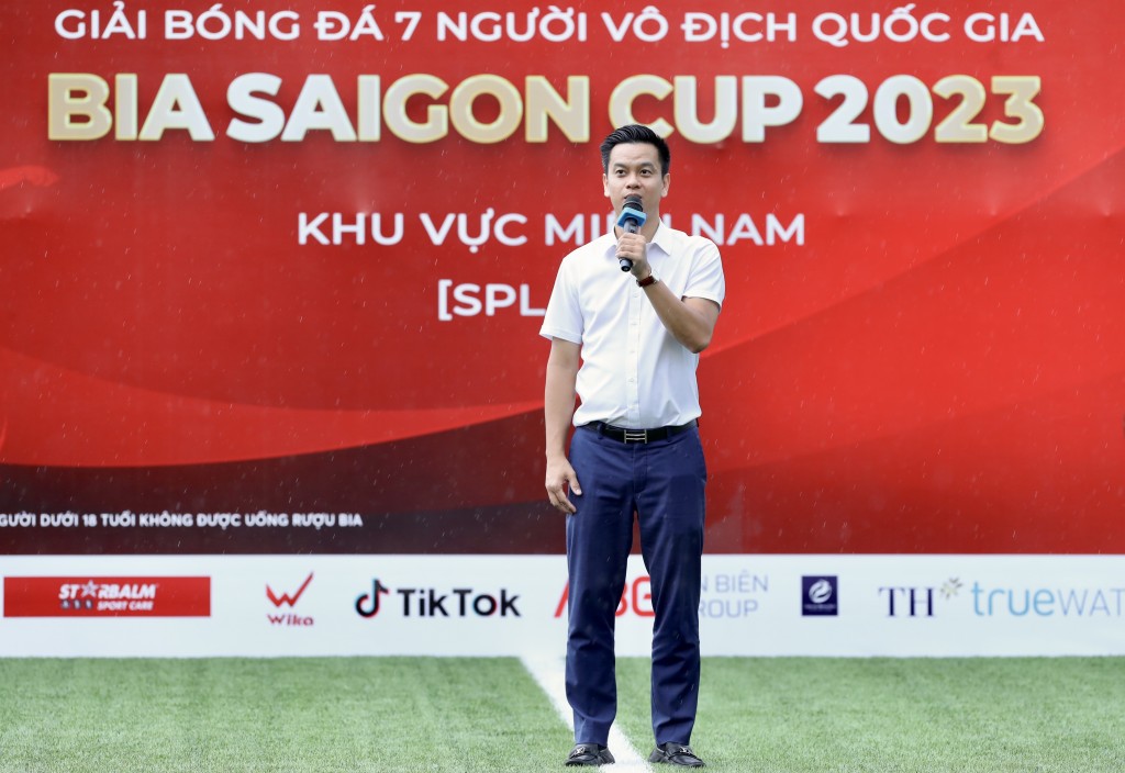 Ông Phạm Ngọc Tuấn, Tổng Giám đốc Công ty Cổ phần bóng đá Việt (Vietfootball) phát biểu tại lễ khai mạc SPL-S5
