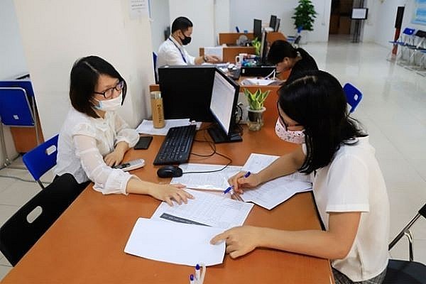 Bộ máy hành chính Nhà nước của Hà Nội hiện có trên 7.200 công chức với trình độ đào tạo: Trên 80 Tiến sĩ (1,15%); trên 2.600 Thạc sĩ (35,81%) 