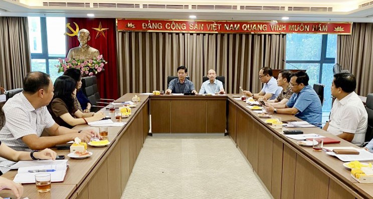 Đồng chí Phạm Thanh Học, Phó Trưởng ban Thường trực Ban Tuyên giáo Thành ủy, đồng chí Kiều Thanh Hùng, Phó chủ tịch Thường trực Hội nhà báo Hà Nội chủ trì hội nghị