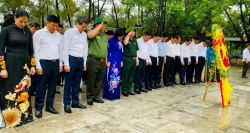 Đoàn đại biểu thành phố Hà Nội viếng các anh hùng liệt sĩ tại tỉnh Quảng Trị