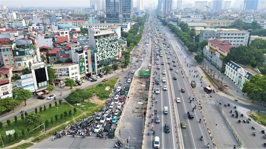 Tình trạng ùn tắc giao thông tại nút giao Mai Dịch có dấu hiệu 