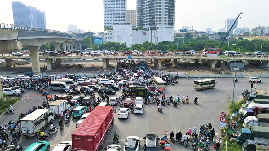 Tình trạng ùn tắc giao thông tại nút giao Mai Dịch có dấu hiệu 