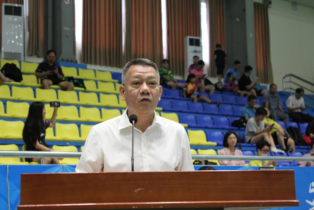 Ông Đỗ Ngọc Anh - Phó Giám đốc Trung tâm Văn hoá, Thể thao và Du lịch quận Cầu Giấy phát biểu khai mạc giải