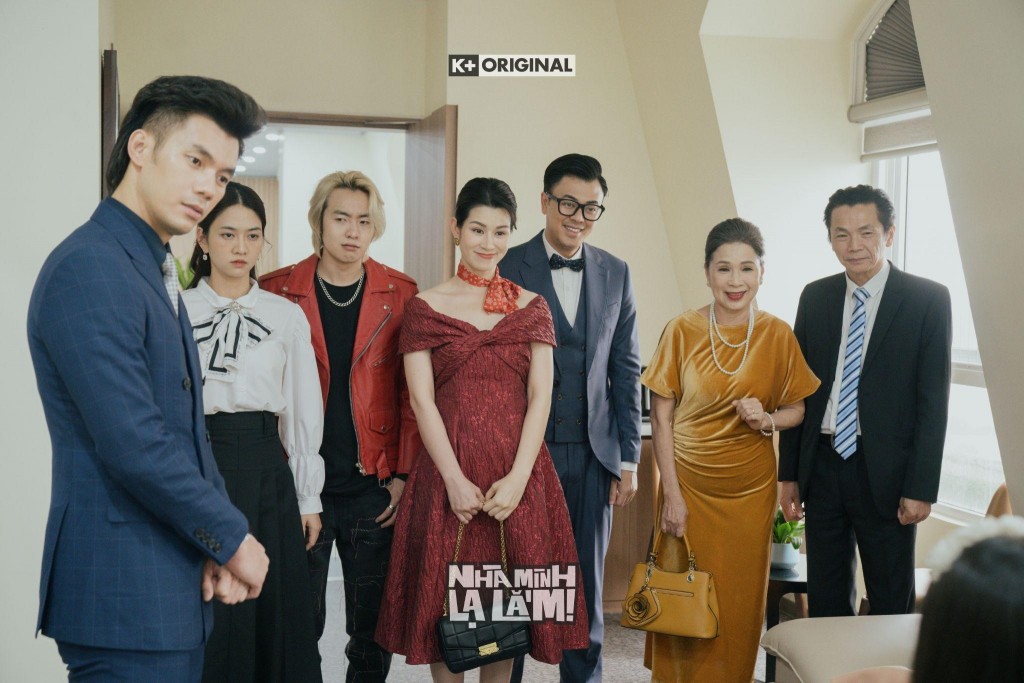 “Gia đình giả” ra mắt Thanh Mỹ (bé Nhã Uyên)