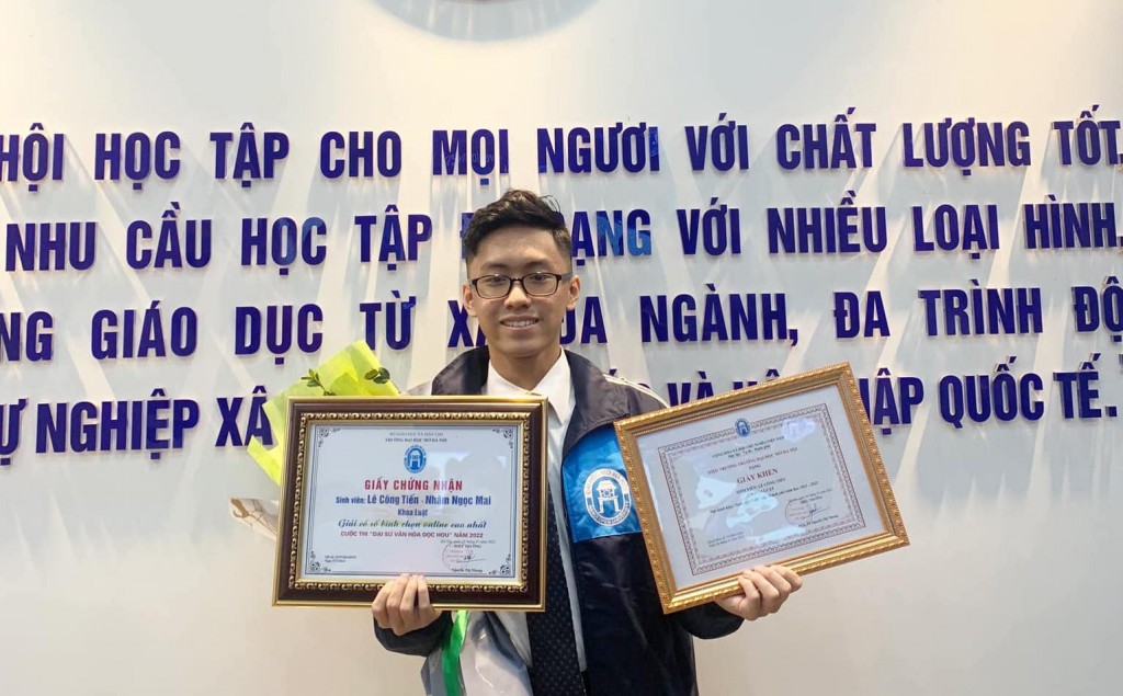 Tiến là sinh viên tiêu biểu của trường Đại học Mở Hà Nội