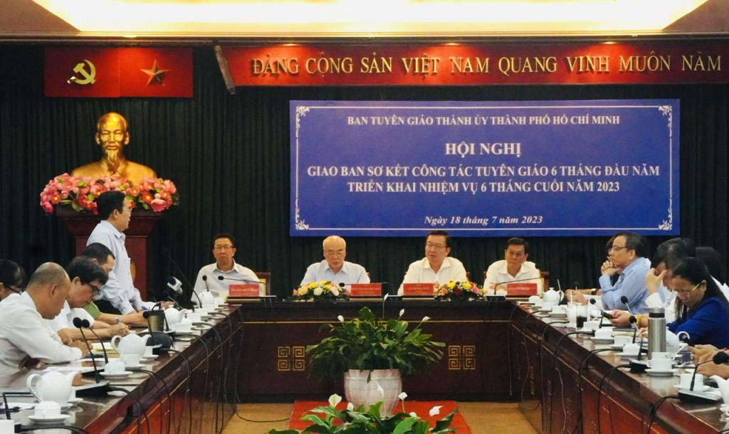 Quang cảnh hội nghị sáng 18/7