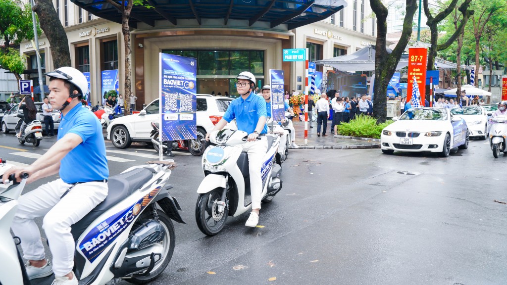 Ấn tượng lễ ra mắt ứng dụng BAOVIET GO trên đường phố Hà Nội