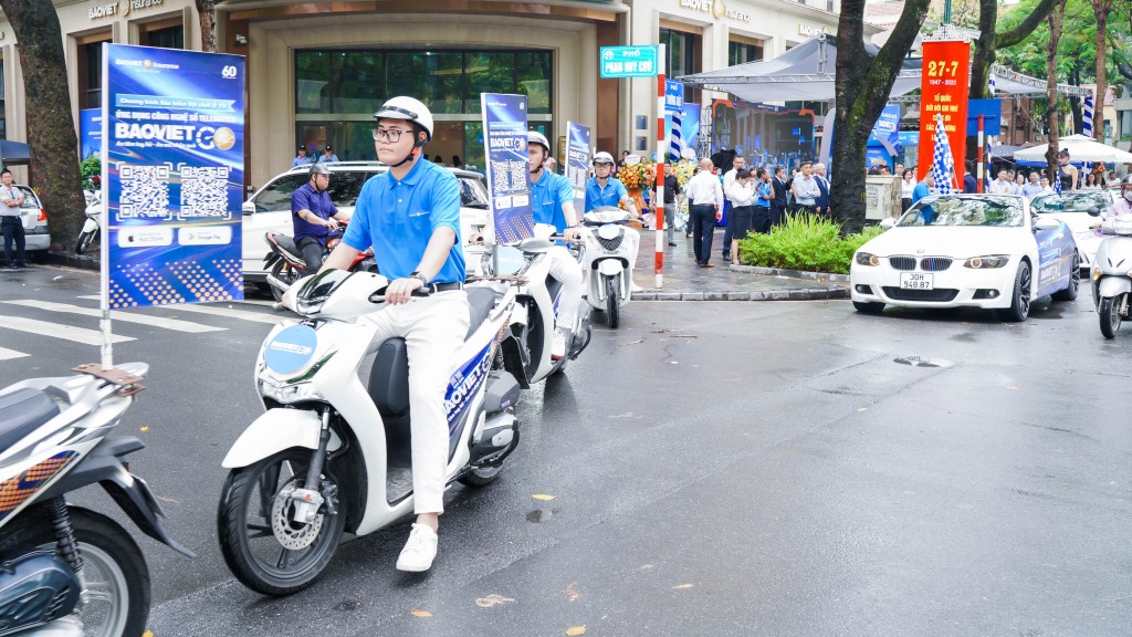 Ấn tượng lễ ra mắt ứng dụng BAOVIET GO trên đường phố Hà Nội