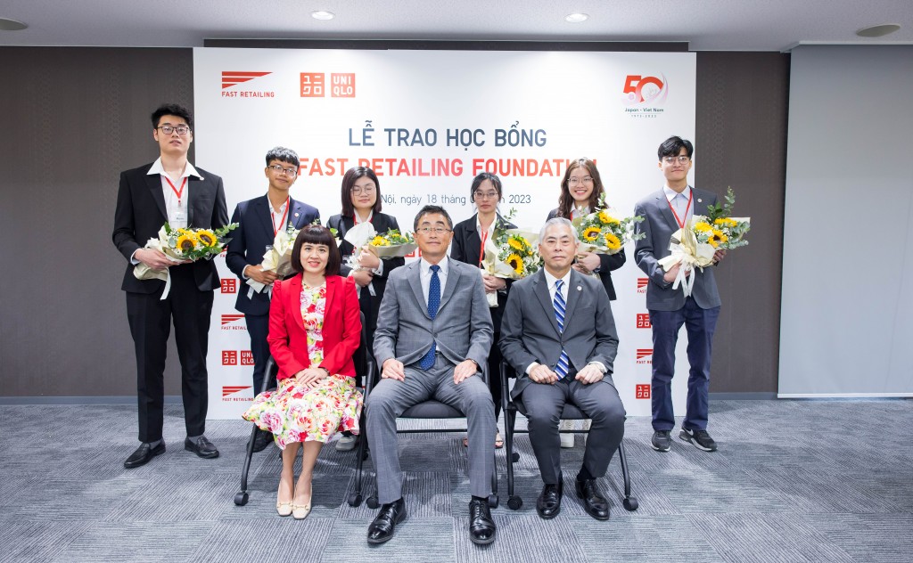 1 - Lễ trao Học bổng Quỹ Fast Retailing