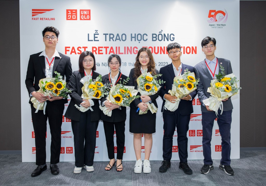 9 - 6 học sinh ưu tú nhận học bổng Quỹ Fast Retailing kỳ tuyển sinh năm 2022