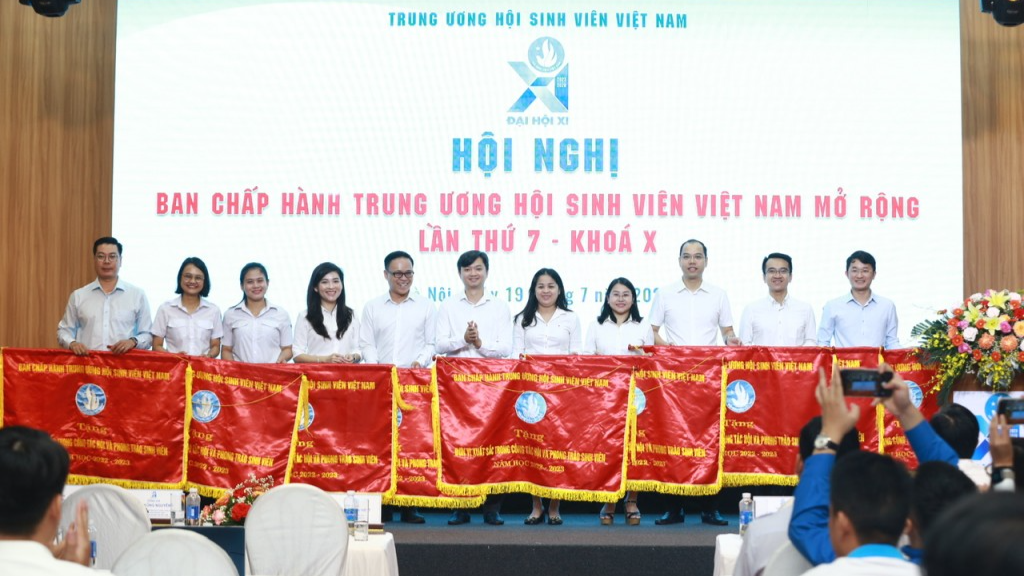 Các đơn vị nhận Cờ thi đua xuất sắc