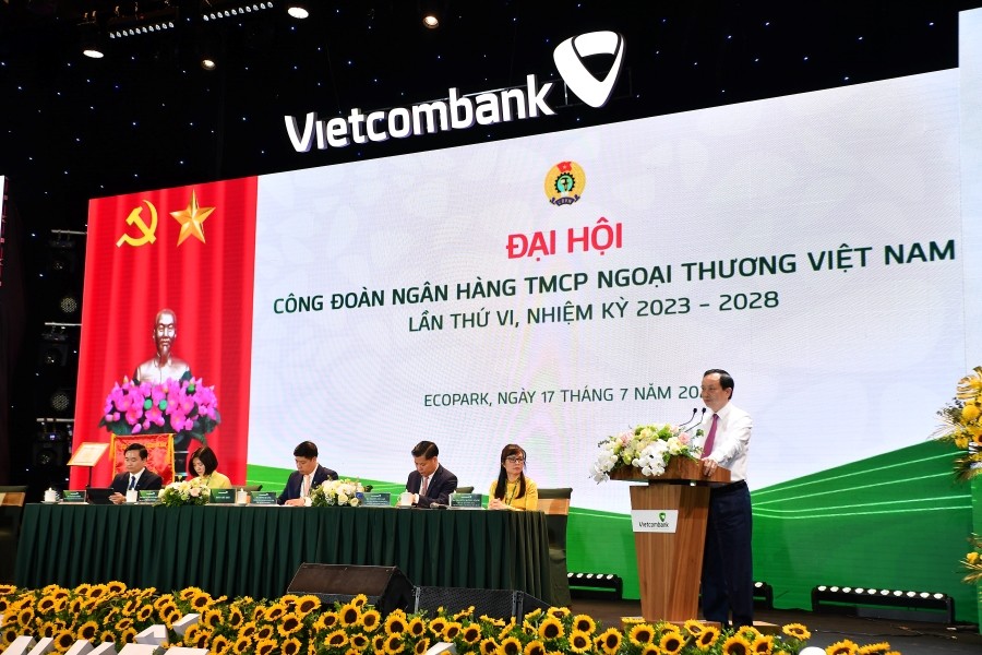 Đ/c Đào Minh Tú - Phó Bí thư Ban cán sự Đảng, Phó Thống đốc thường trực Ngân hàng Nhà nước Việt Nam, Ủy viên BCH Tổng Liên đoàn Lao động Việt Nam, Chủ tịch Công đoàn Ngân hàng Việt Nam phát biểu chỉ đạo tại Đại hội Công đoàn Vietcomban