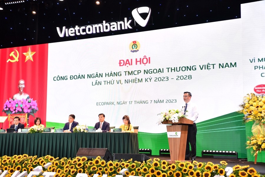 Đồng chí Nguyễn Thanh Tùng - Phó Bí thư Đảng ủy, Thành viên HĐQT, Tổng Giám đốc Vietcombank phát biểu tại Đại hội Công đoàn Vietcombank lần thứ VI, nhiệm kỳ 2023 - 2028