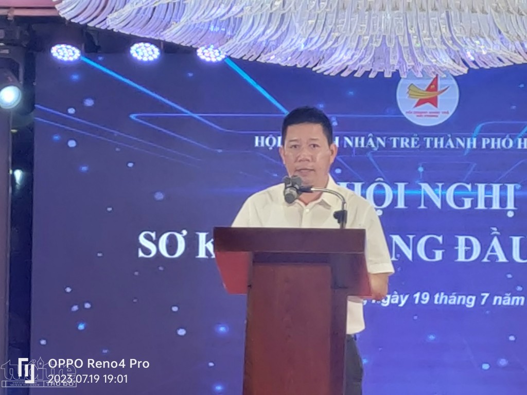Ông Đỗ Hữu Huỳnh - Chủ tịch Hội DNT Hải Phòng báo cáo sơ kết 6 tháng đầu năm 2023 của Hội